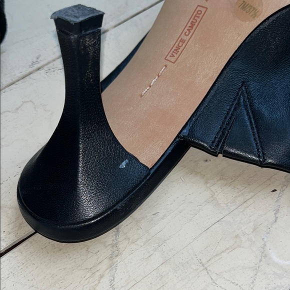 Vince Camuto Black Mules Modern Minimalist Design - Picture 4 of 5